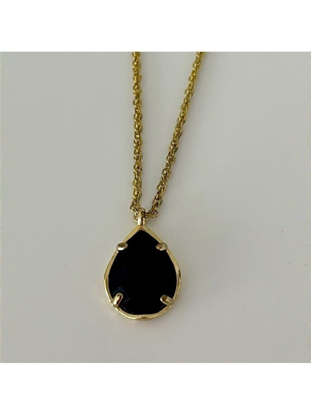 KENDRA SCOTT Kiri black faceted tear drop pendant necklace gold tone chain 18” - Picture 4 of 11
